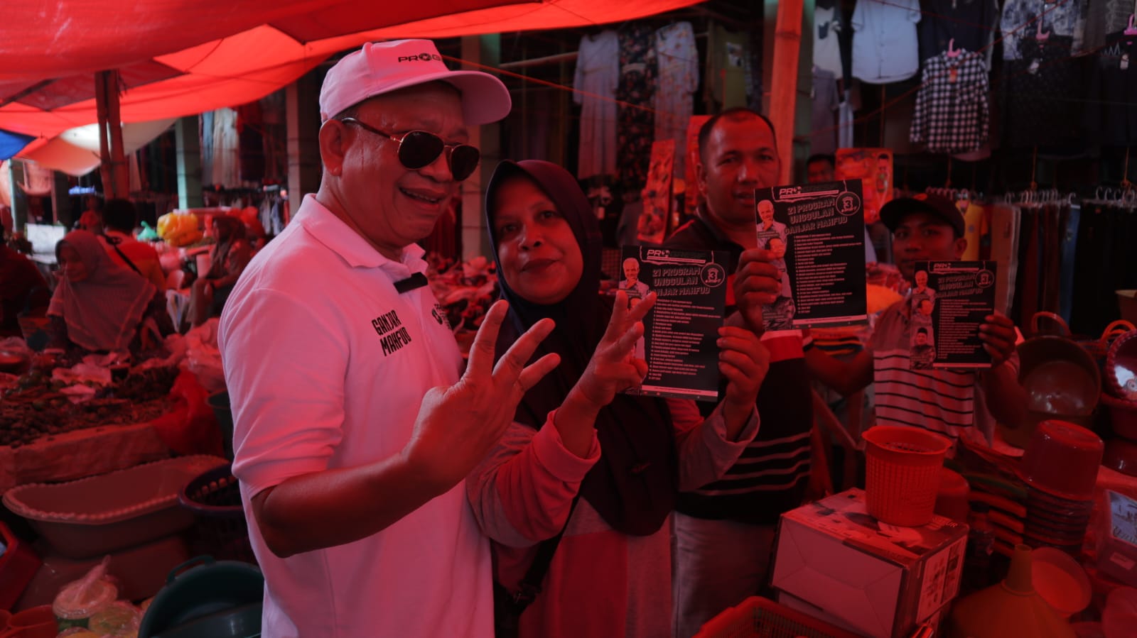 Aksi pasar dipimpin lanhgsung  Hamza Isa selaku  direktur wilayah Progresif Gorontalo.(F:dok Progresif)
