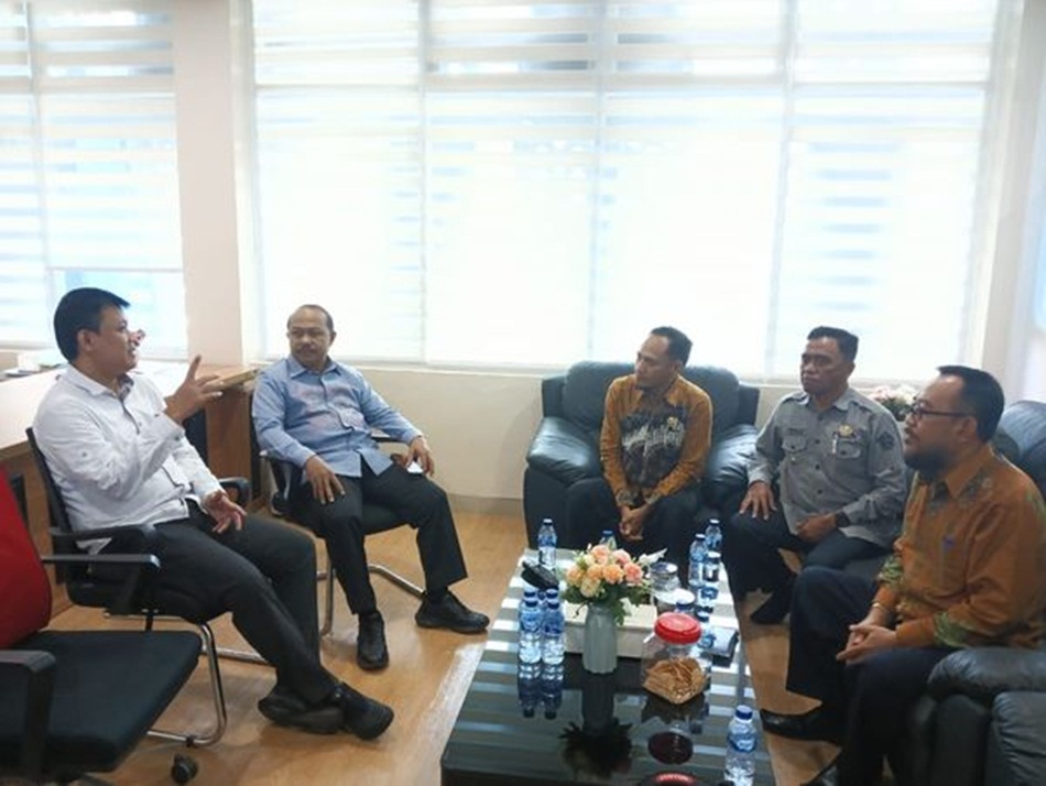 Penjabup Dr.Sherman Moridu,S.Pd,MM, saat melakukan audiens dengan Direktur Bina kelembagaan pelatihan vokasi Kemenaker RI Agung Nur Rohmat ST,MT.(F:Kmfo)