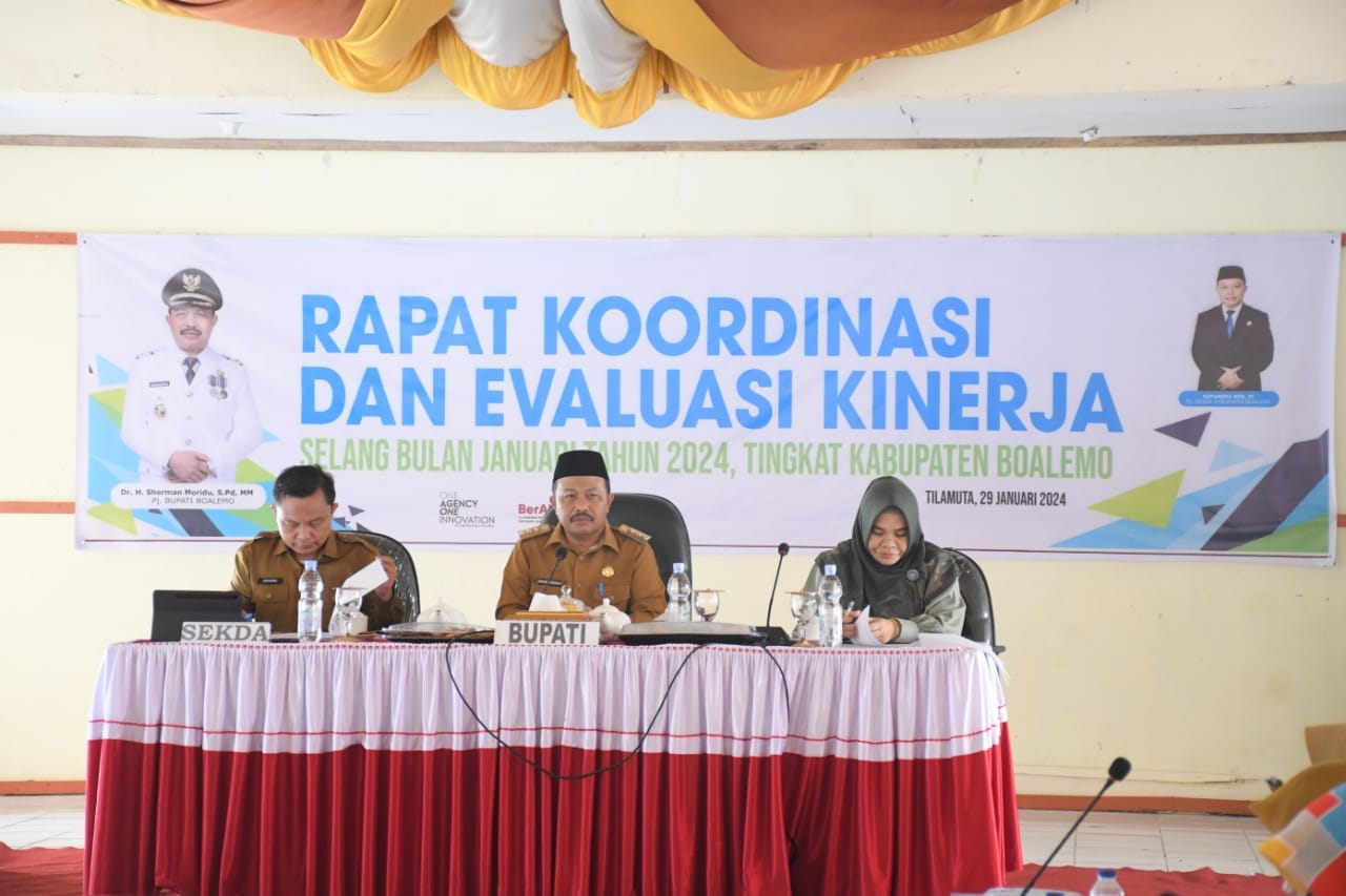Rapat koordinasi dan evaluasi kinerja pimpinan OPD,Kepala Bagian, Camat, Sekretaris OPD dan kepala - kepala bidang di lingkungan Pemerintah Kab.Boalemo.(F:hms-Kmfo).