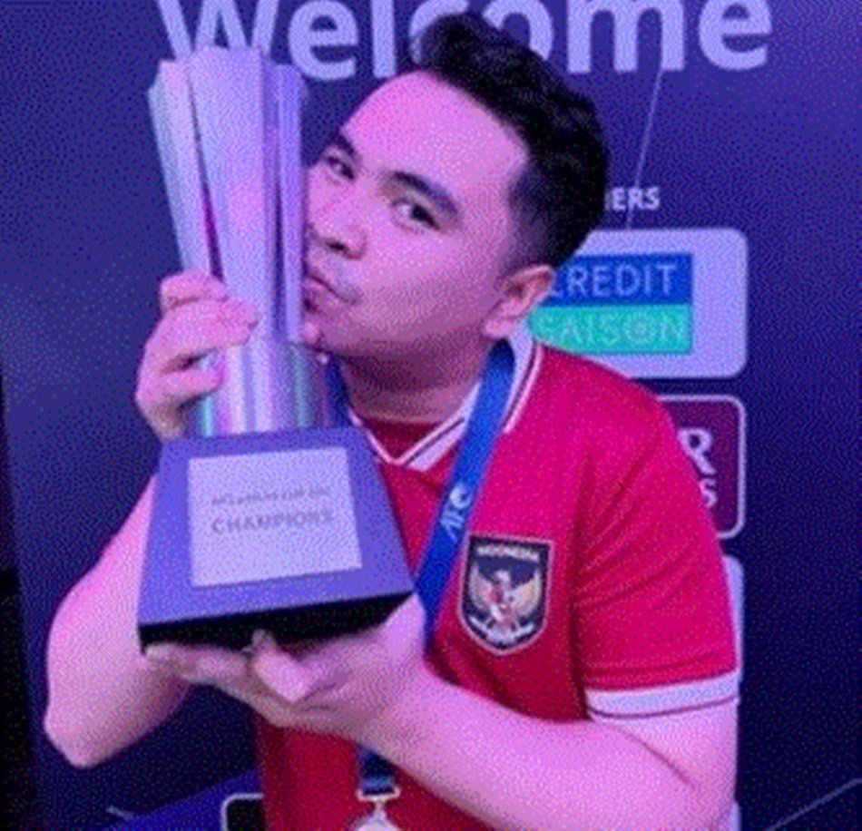 Akbar Paudi setelah berhasil keluar sebagai juara pada ajang AFC eAsian Cup 2023 (foto: instagram @akbarpaudie1)