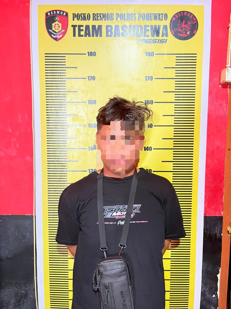 Pelaku pencurian HP saat diamankan Tim Resmob Satreskrim Polres Pohuwato.(F:hms-pol)