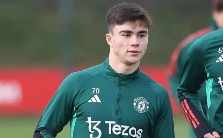 Manchester Evening News | Harry Amass sedang berlatih bersama tim utama Manchester United.