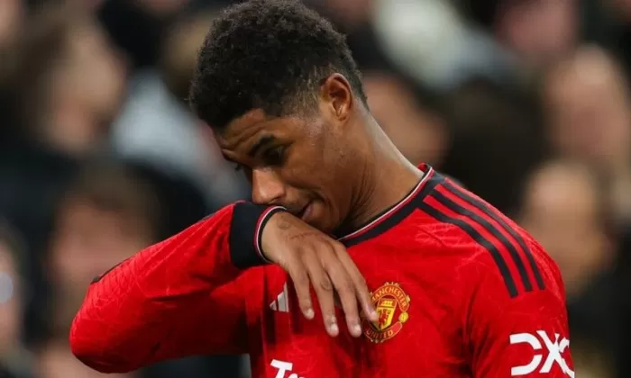 Ekspresi wajah Marcus Rashford ketika mendapat kartu merah saat Manchester United dikalahkan Copenhagen di Liga Champions. (skysport)