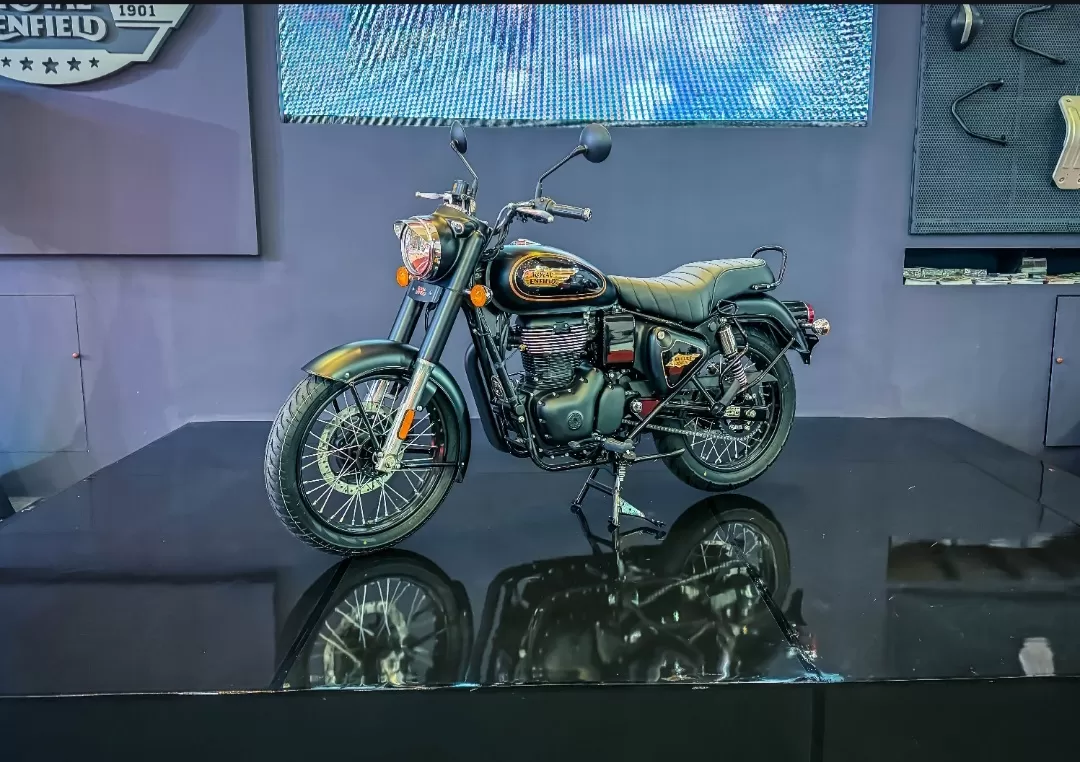 Royal Enfield Bullet 350 terbaru debut di IIMS 2024. (Rian Alfianto/JawaPos.com)