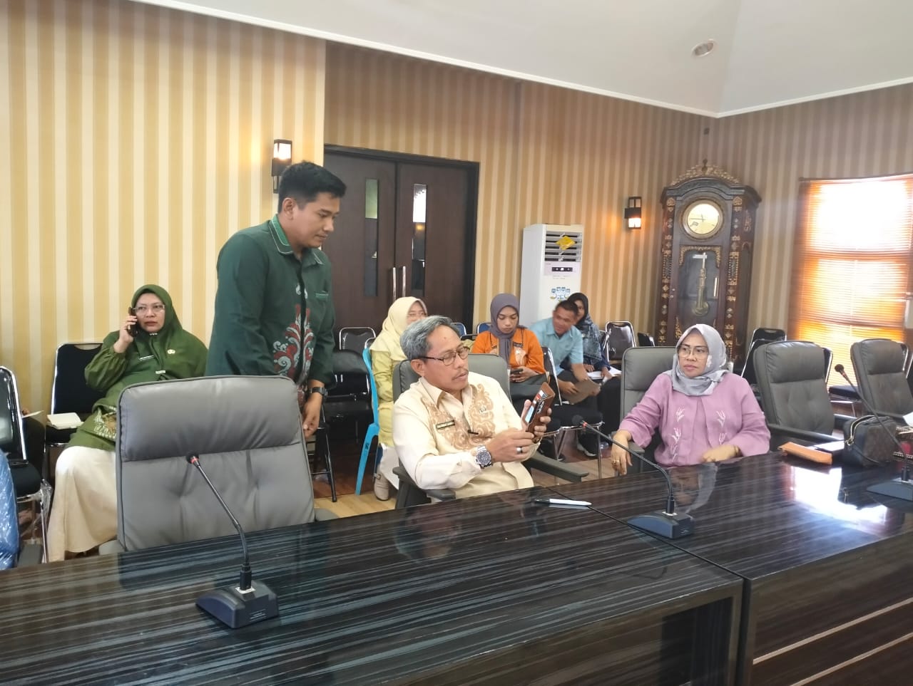 Suasana di Posko yang dihadiri Penjabat (Pj) Bupati Gorontalo Utara, Ir. Hj. Sila N Botutihe, M.Si, Sekretaris Daerah Gorontalo Utara, Suleman Lakoro.(F;kmfo)