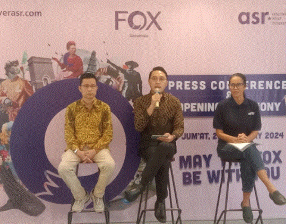 GM Fox Hotel Gorontalo, Ary Guna, Director of Operational Excellence  Ascott, Reza Dranie, Direktur PT Nirvana Wastu Pratama (NWP) Property, Teges Prita  Soraya, saat konferensi pers (F:GP-JP)