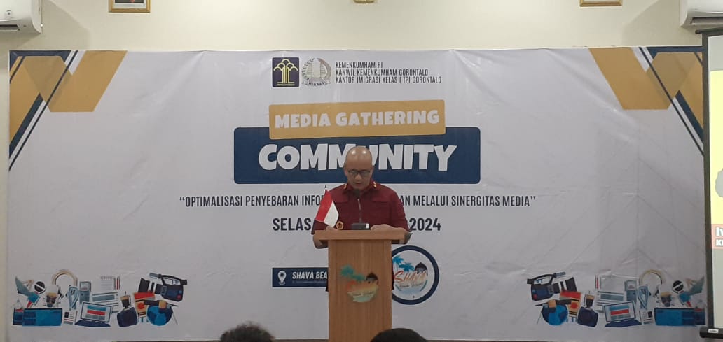 Kepala Kantor Imigrasi Kelas I TPI Gorontalo Iwan Irawan.(F:Antx)