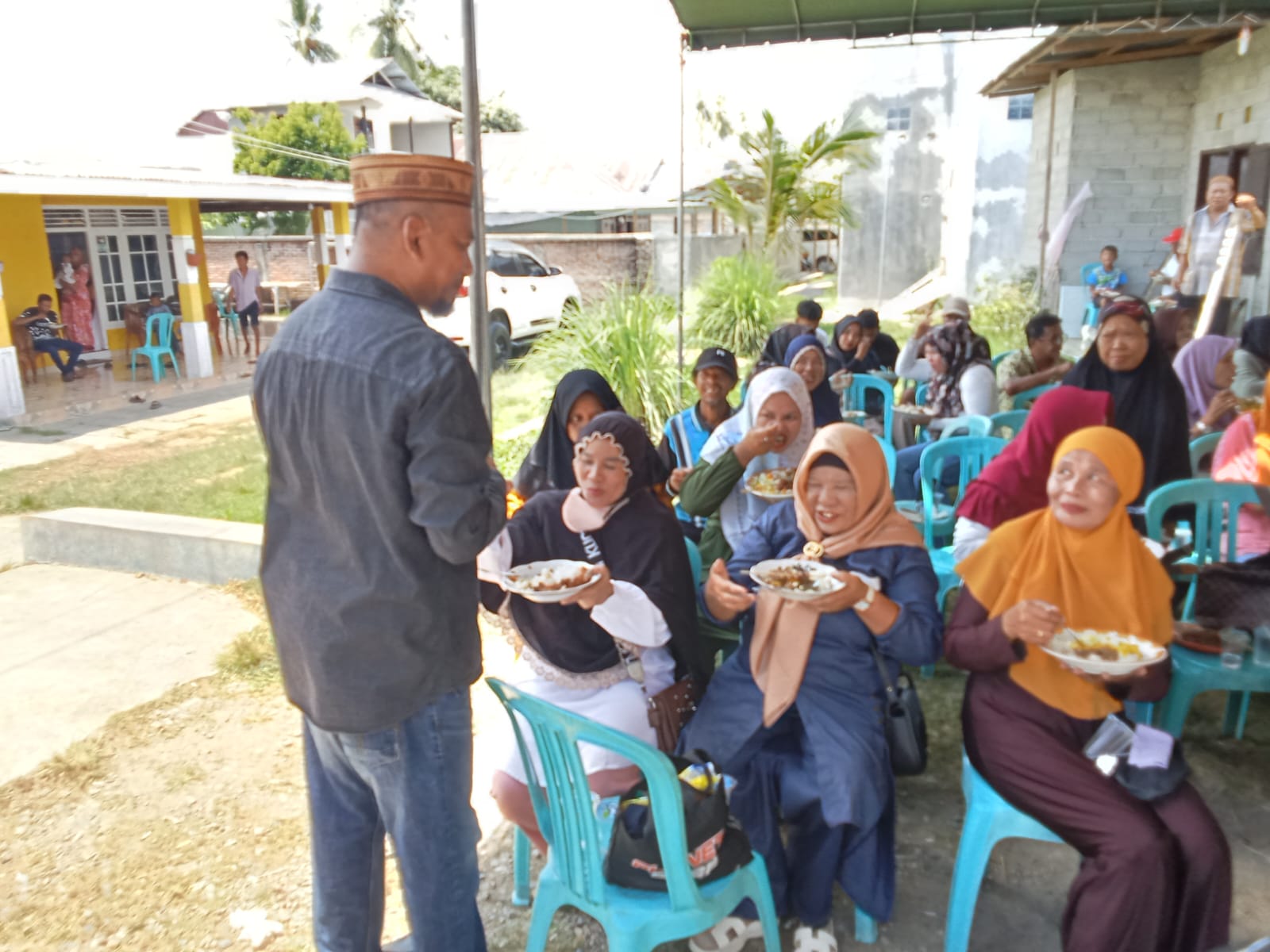 Caleg terpilih Hamzah Idrus saat bersama pendukung di pesta rakyat.(F: GPD)
