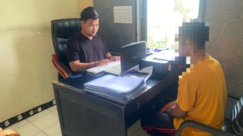 Residivis pencuarin saat menjalani pemeriksaan di Polresta Gorontalo.(F:hms-Pol)