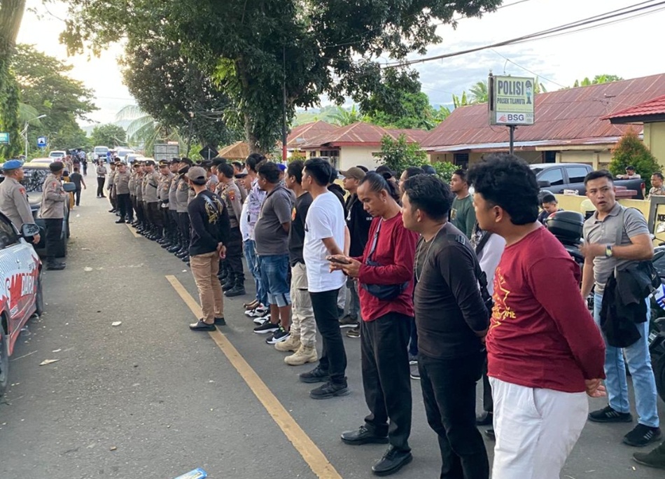 Suasana pengamanan kedatangan Owan Boalemo saat pulang kampung.(F:Hms-pol)