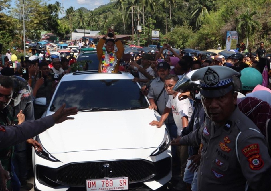 warga Boalemo tumpah ruah menyambut kedatangan Owan Boalemo juara D