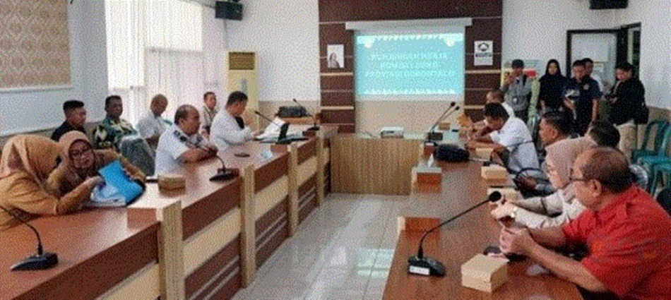 Rapat dengar pendapat Komisi I Deprov Gorontalo dengan instansi terkait dalam rangka   membahas penyelesaian sengketa lahan Bandara Djalaludin Gorontalo. (F:hms)