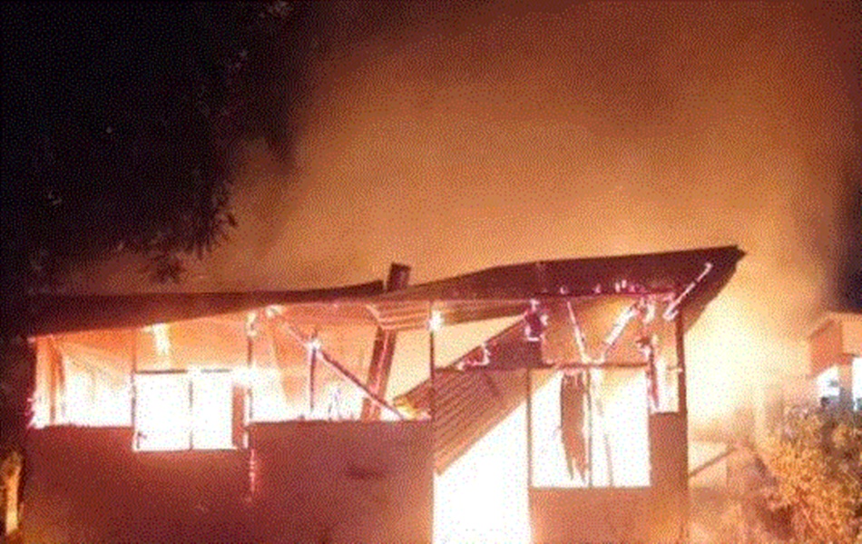 Kondisi Rumah warga Desa Labanu yang terbakar (F:istimewa)