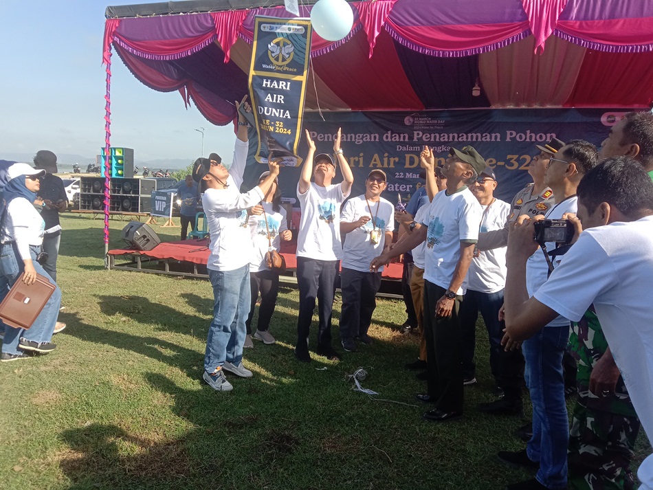 Pelepasan balon menandai pencanangan hari air dunia ke-32 di Provinsi Gorontalo (F: GPJP)