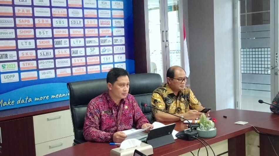 Kepala BPS, Mukhamad Mukhanif, bersama Asisten Pemprov Gorontalo (F:Istimewa)
