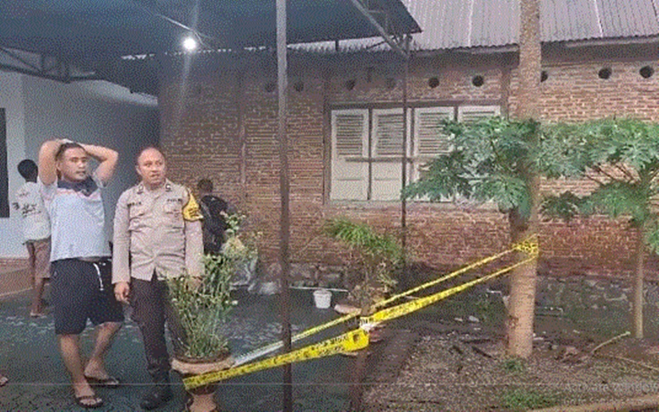 Olah kejadian perkara yang dilakukan aparat kepolisian.(F: Hms-pol)