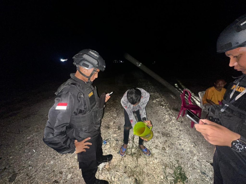 Samapta Polda  Gorontalo lakukan patroli temukan remaja pesta miras (F:Hms-Pol)