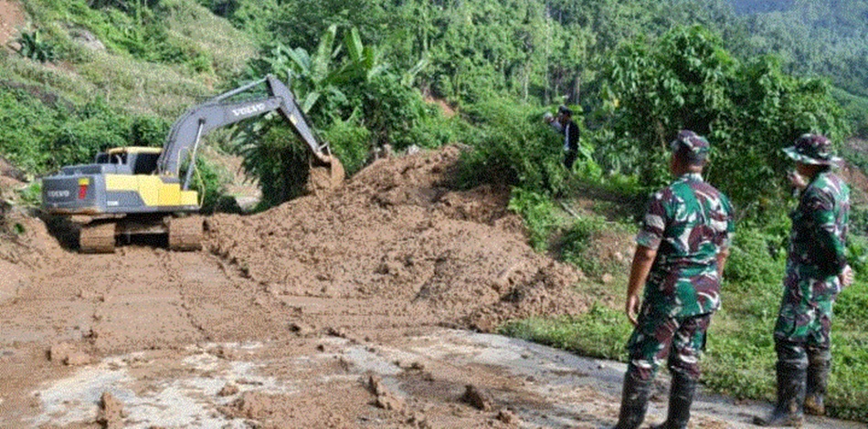 Danrem 133/NW Gerak Cepat turunkan alat berat bantu buka akses Jalan Gorut-Buol (F:Penrem)