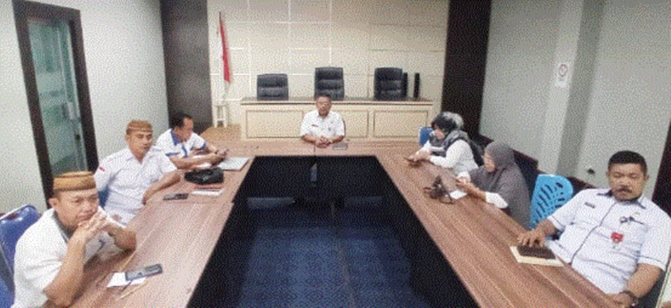 Asisten II bidang Ekonomi dan Pembangunan Setda Kabupaten Gorontalo Utara, Ayis Yusuf pada pelaksanaan Rapat Koordinasi (Rakor) Inflasi (F:Kmfo)