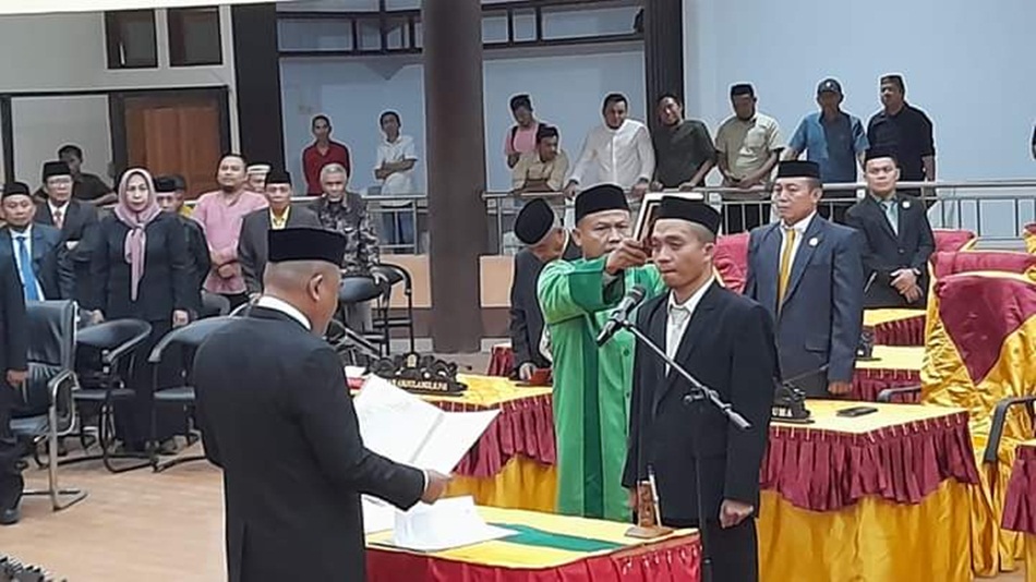 Suasana pelantikan PAW anggota DPRD Kabupaten Pohuwato. (F:Kmfo)