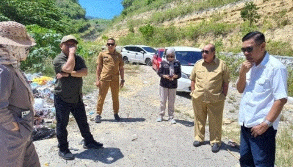 jajaran DPRD Provinsi Gorontalo saat turun mmeninjau proyek Iluta-Pilolodaa (F:dok Humas)