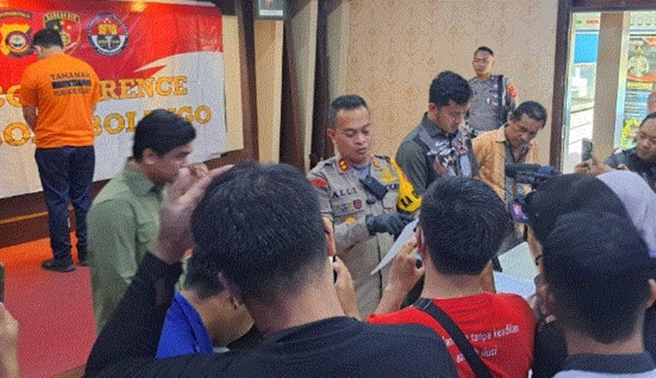 Tersangka oknum Pegawai BMKG saat
