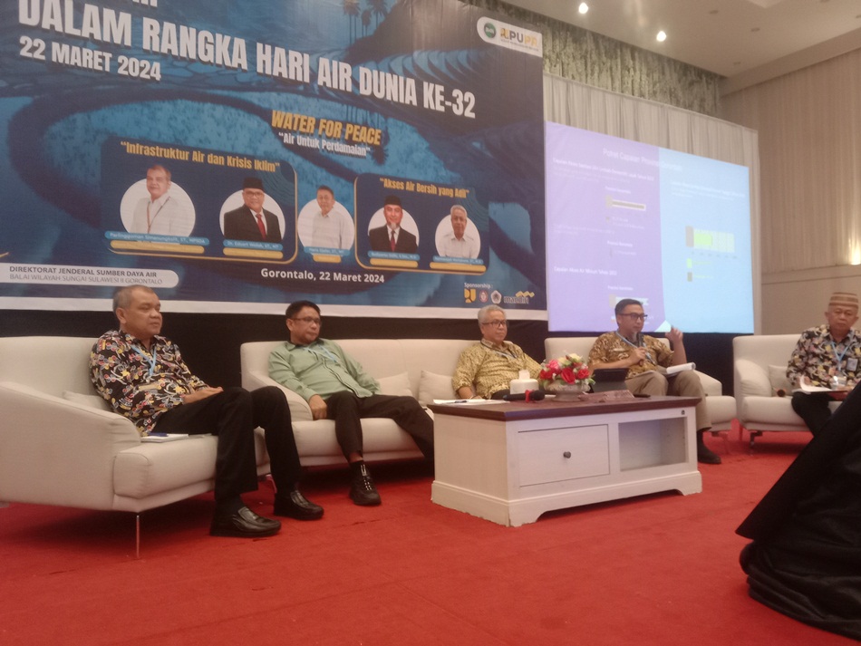 Nara sumber pada kegiatan seminar memperingati hari Air sedunia.(F:GPD)