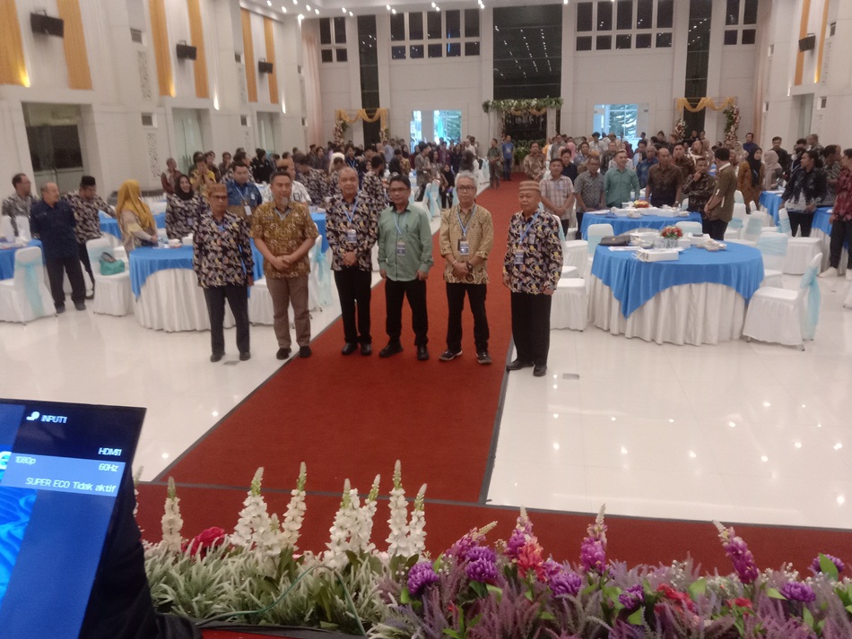 Foto bersama pemateri dengan peserta dalam seminar memperingati Hari Air Sedunia (F:Ist)
