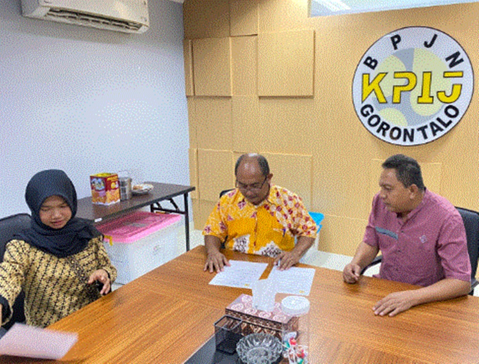 Penyerahan dokumen review perencanaan proyek pekerjaan jalan bypass Kwandang Segmen II Gorontalo Utara.(F:kmfo)