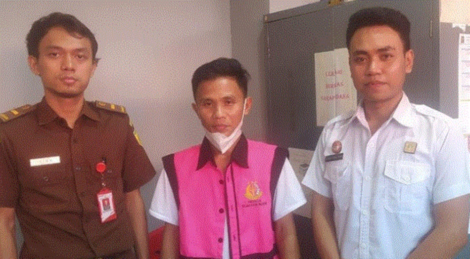 Mantan Kepala Desa Buntulia Barat, Tutam Pulumuduyo saat ditahan Kejaksaan Negeri Limboto terkait  korupsi dana desa. (Dok. Istimewa)