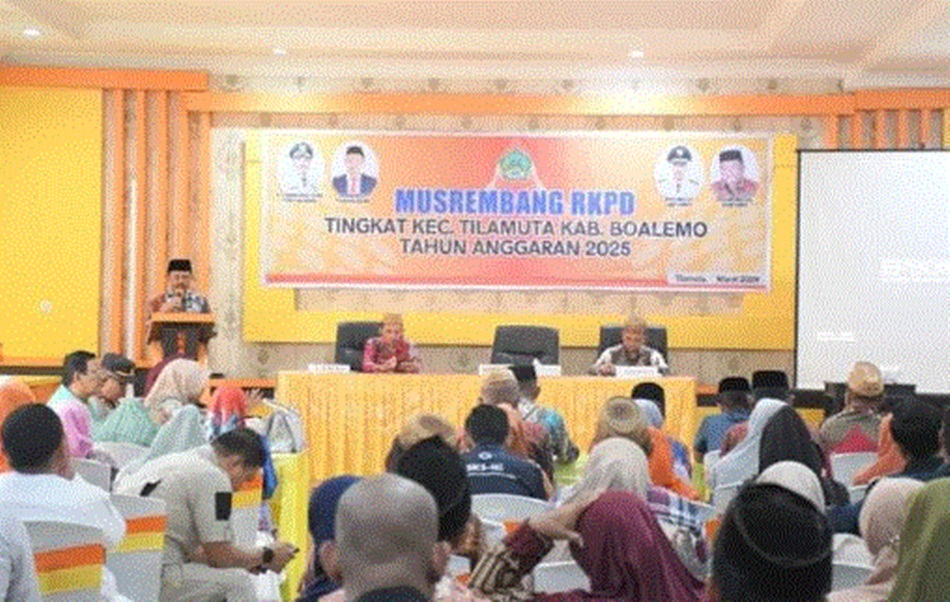 Penjabup Sherman Moridu saat menghadiri Musrenbang tingkat Kecamatan Tilamuta.(F:Kmfo).
