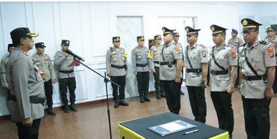 Serah terima jabatan di lingkungan Polres Pohuwato, berlangsung di aula catur Prasetya  Polres Pohuwato.(F:hms-Pol).