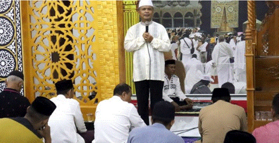 Sekda Ishak Ntoma pamitan saat memberikan sambutan pada kegiatan Safari Ramadan Pemda dan Forkopimda Bone Bolango, di Ballangga Room dan Masjid Salman Al - Farisi, Kota Gorontalo . (F.Tim IKP/AKP).