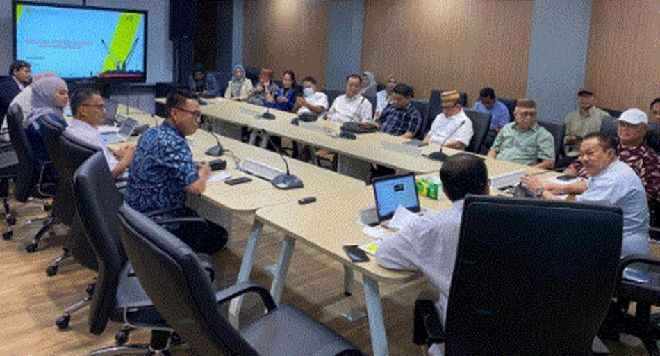 Banggar Deprov Gorontalo saat mendatangi Kantor Dirjen Minerba, untuk konsultasikan pembagian Royalti Perusahaan Tambang Daerah. (F:humas).