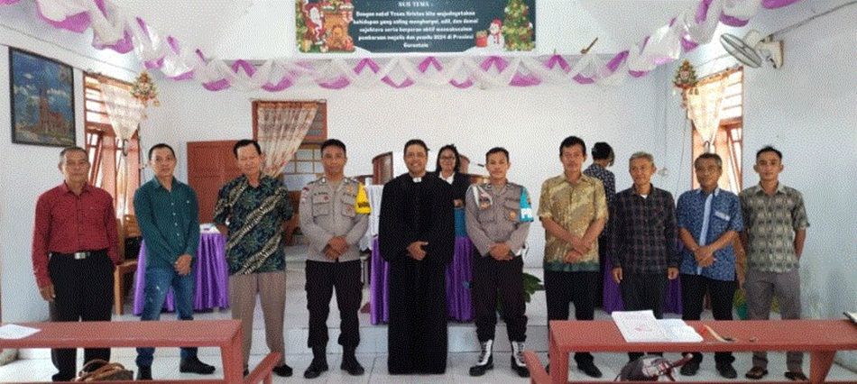 Polres Gorontalo beserta jajaran lakukan pengamanan gereja-geraja di wilayah Polres Gorontalo.(F:hms-pol).