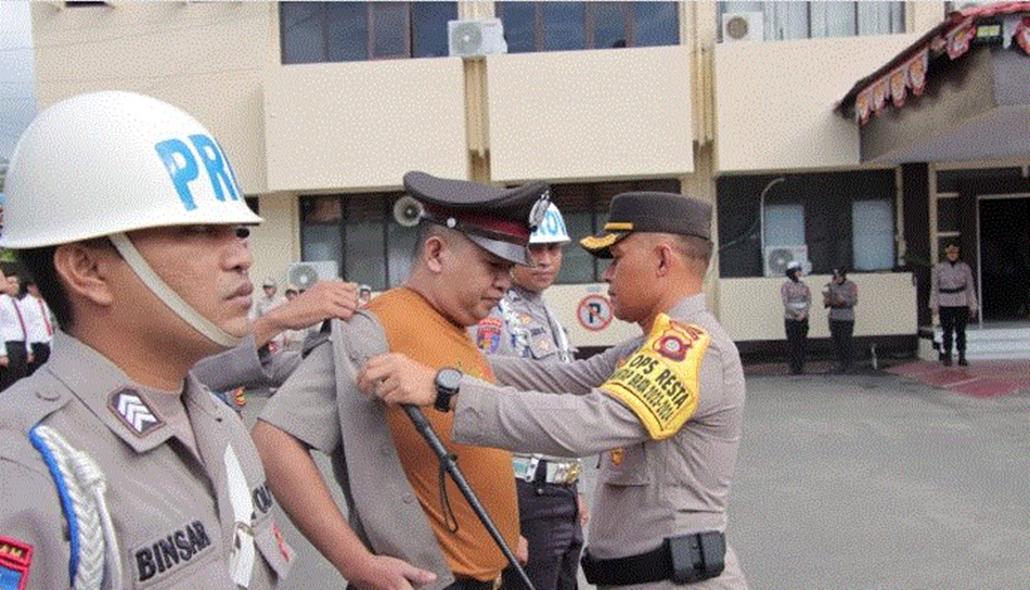 Kapolresta Pimpin Upacara PTDH Salah Satu Personil Polresta Gorontalo Kota(FHms-pol).