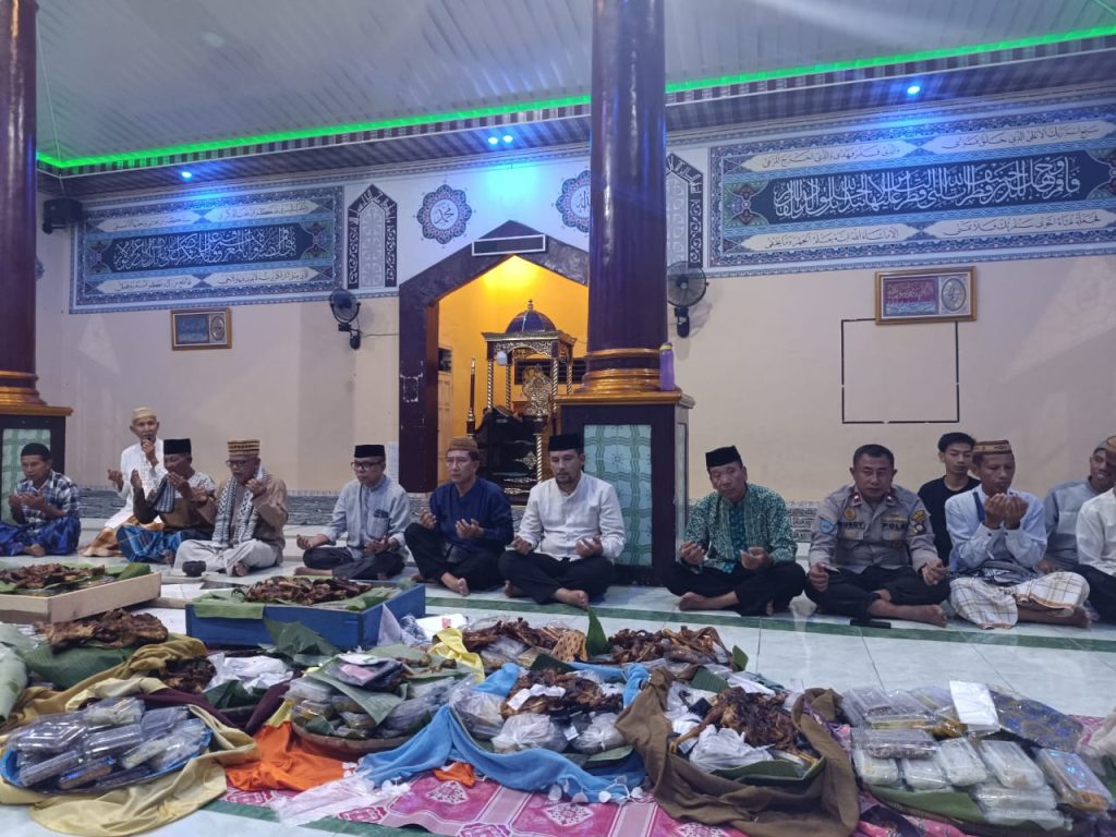Suasana tradisi Maleman warga jawa Tondano di Mootilango Paguyaman (FHms-Pol).