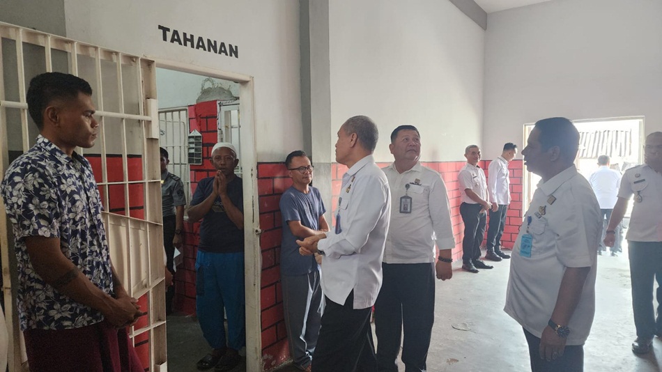 Kepala Kantor  Wilayah Kementerian Hukum dan HAM Gorontalo, Pagar  Butar Butar tinjau Lapas Pohuwato.(F:humas Kemenkumham).