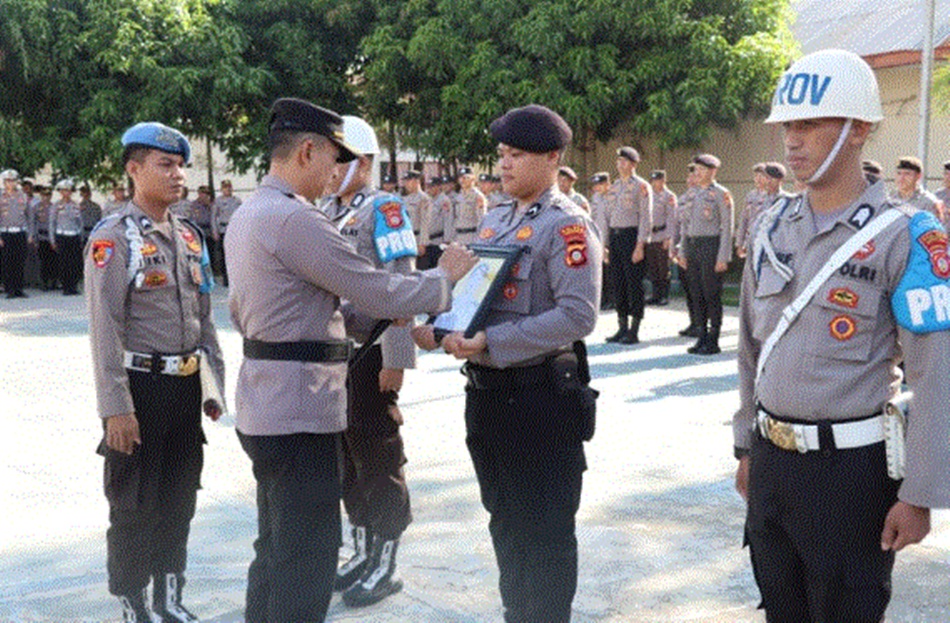 Kapolres Gorontalo Pimpin Upacara Pemberhentian Tidak Dengan Hormat Salah Satu Anggotanya.(F:Hms-pol)