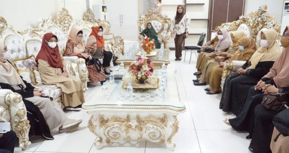 Kunjungan TP-PKK Provinsi Gorontalo dalam rangka safari Ramadan sekaligus pertemuan khusus dengan TP-PKK Gorut (F: Kmfo)