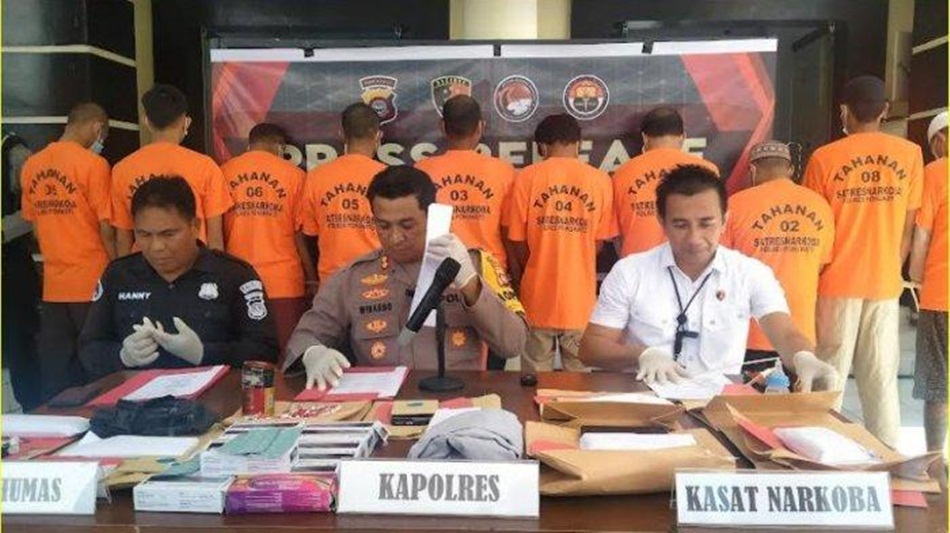 Polres Pohuwato menggelar konferensi pers kasus pencurian oli (F:hms-pol)