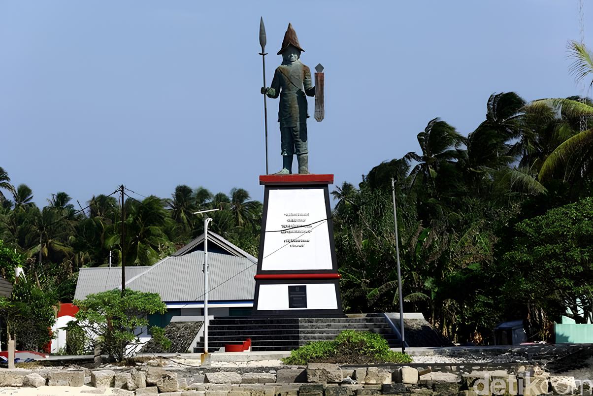Tugu Santiago, Don Jugov Sint Santiago, Miangas.