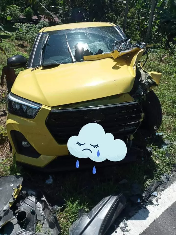 Mobil keluarga dr Imelda yang alami kecelakaan di Amurang