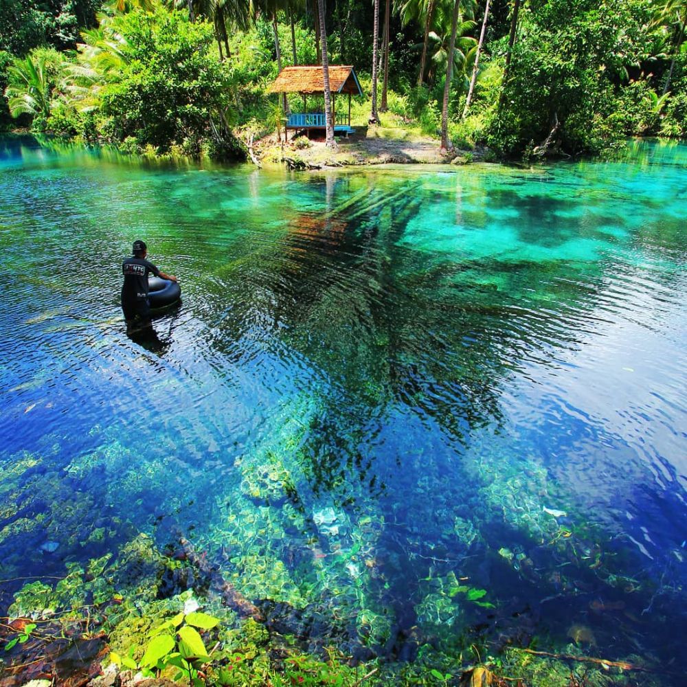 Danau Paisu Pok di Banggai Kepulauan, Sulawesi Tengah.