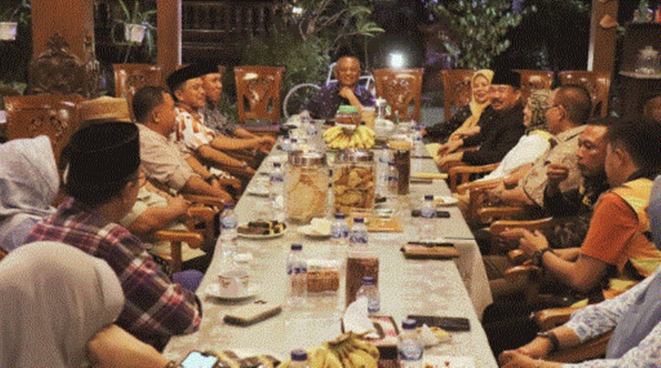 Pertemuan pengurus DPD Partai Golkar Provinsi Gorontalo dengan DPW PAN Provinsi Gorontalo,  di kediaman pribadi Ketua DPD Partai Golkar Provinsi Gorontalo.(F:istimewa)