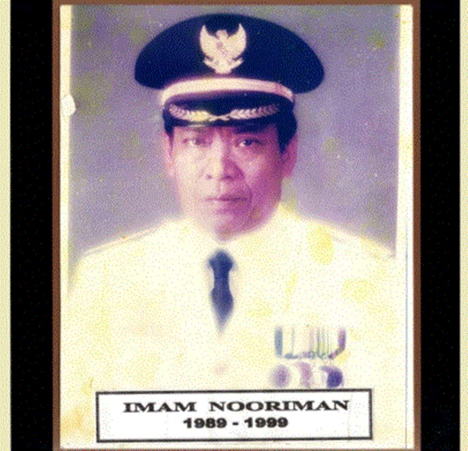 Bupati Gorontalo dua periode 1989 &ndash; 1994 dan 1994 &ndash; 1999, Imam Nooriman (pakai kopiah hitam), semasa hidup. (Foto : Dok)