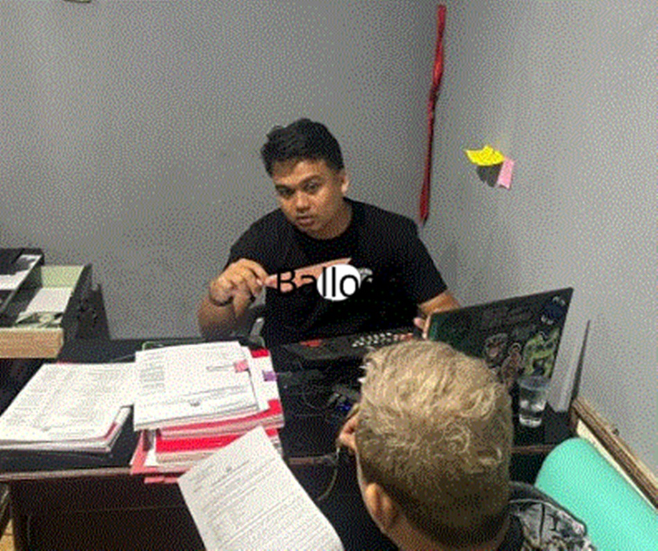 Terduga pelaku penganiayaan dengan sajam terhadap ayah angkat saat menjalani   pemeriksaan di Polresta Gorontalo (F:hms-Pol)