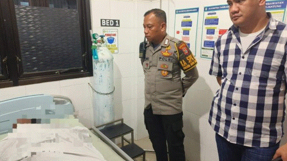 Polresta Gorontalo Kota saat lakukan olah TKP terkait remaja yang meninggal di kolam   renang Lahilote Kota Gorontalo (F:Hms-pol)