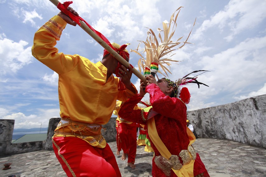 Tarian tradisional Salai Jin dari Ternate.
