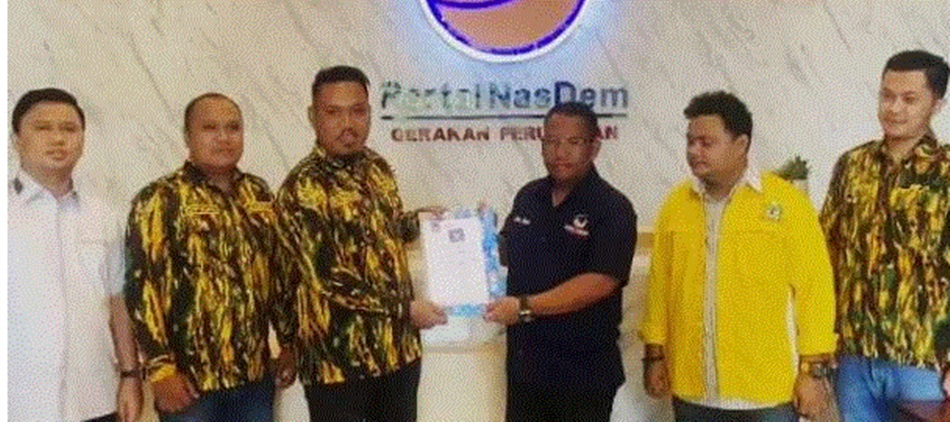 Ketua PD AMPG Provinsi Romatun Alamri datang berserta kader-kader komunitas   beringin muda Golkar Gorontalo, di DPW NasDem (F:ist)